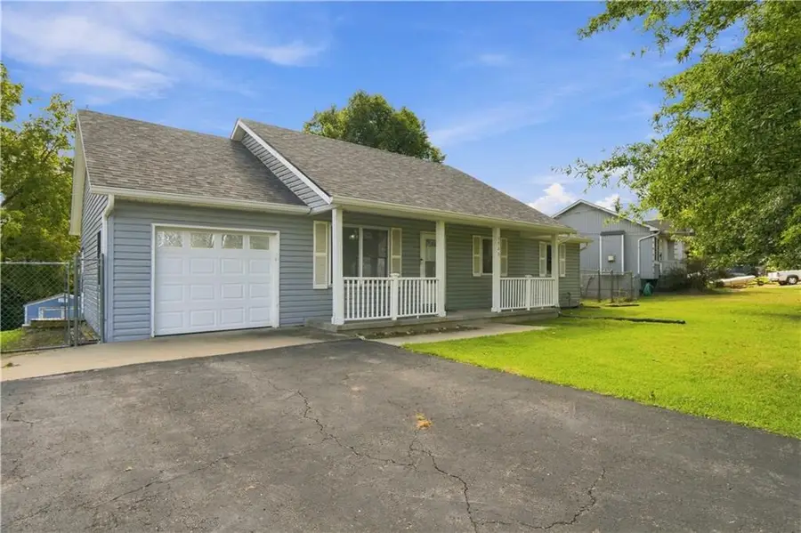 3325 N 85th Place, Kansas City, KS 66109 - #3