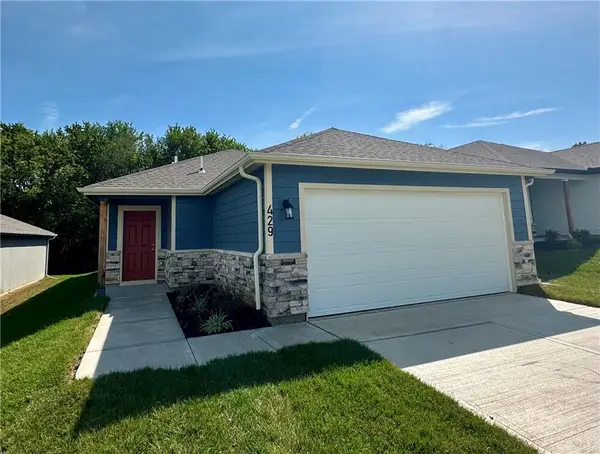 429 Valley View Drive, Tonganoxie, KS 66086