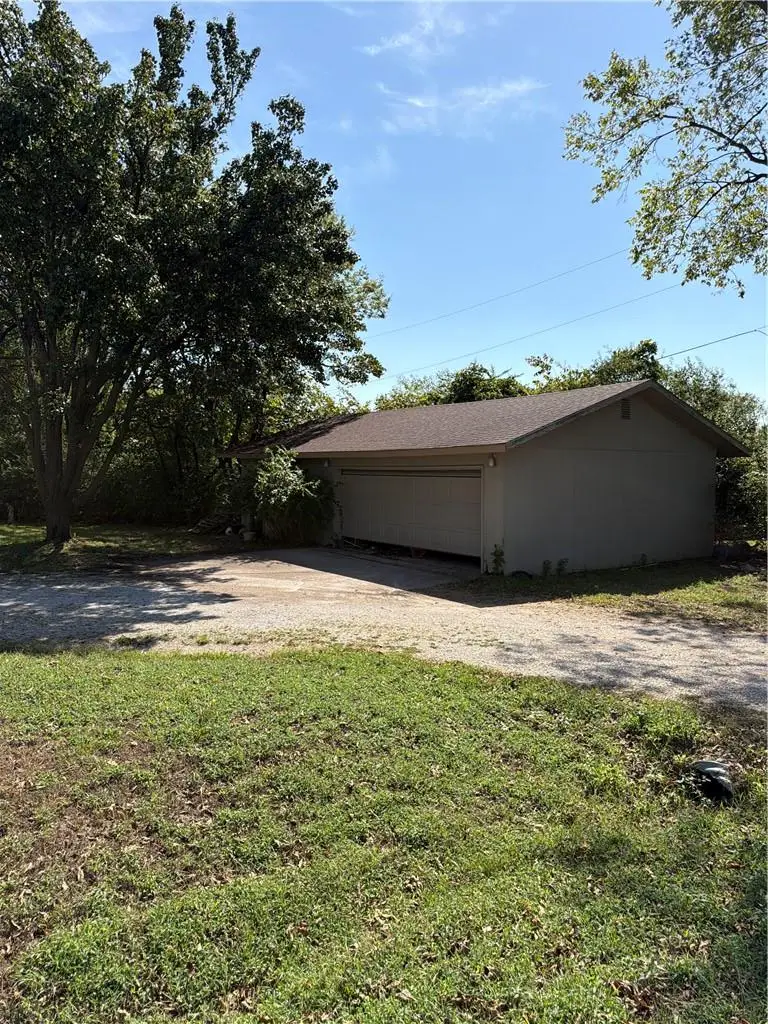 1021 N 7th Street, Humboldt, KS 66748 - #2