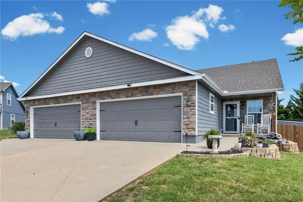 161 S Whilshire Drive, Tonganoxie, KS 66086