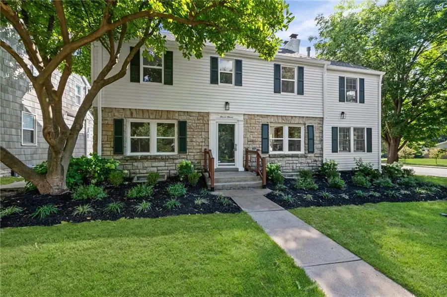 1111 W 77th Terrace, Kansas City, MO 64114 - #2