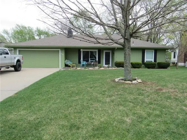303 SW Pryor Road, Lee's Summit, MO 64081