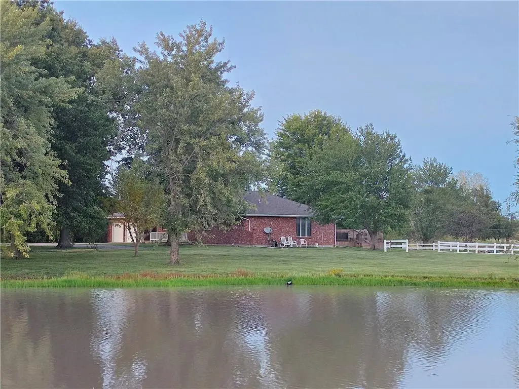 1406 E 4th Avenue, Garnett, KS 66032 - #1