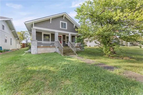 905 Main Street, Osawatomie, KS 66064