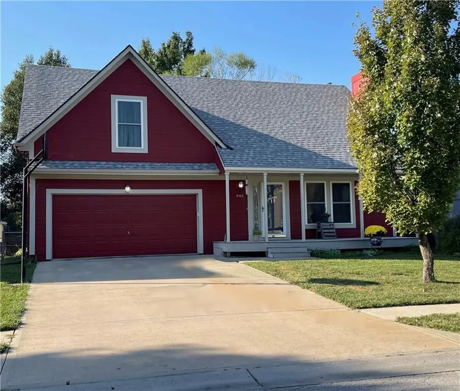 945 E Cottage Creek Drive, Gardner, KS 66030 - #1