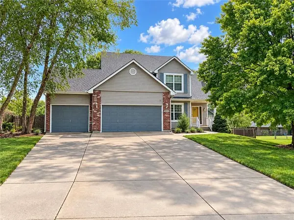 3920 SW Brian Lane, Lee's Summit, MO 64082