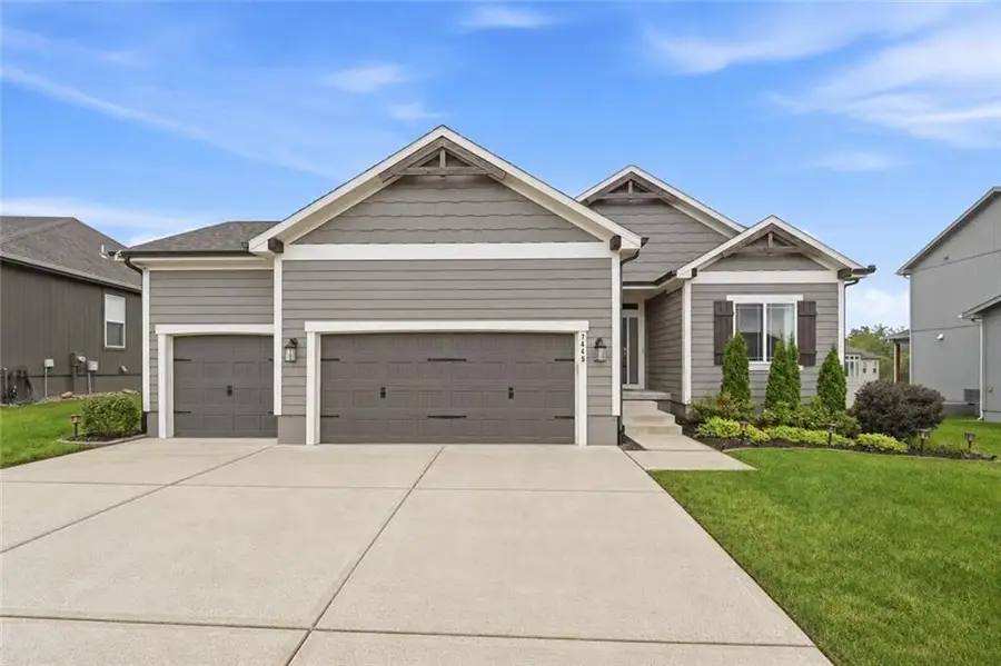 7445 NW Chambers Court, Parkville, MO 64152 - #2