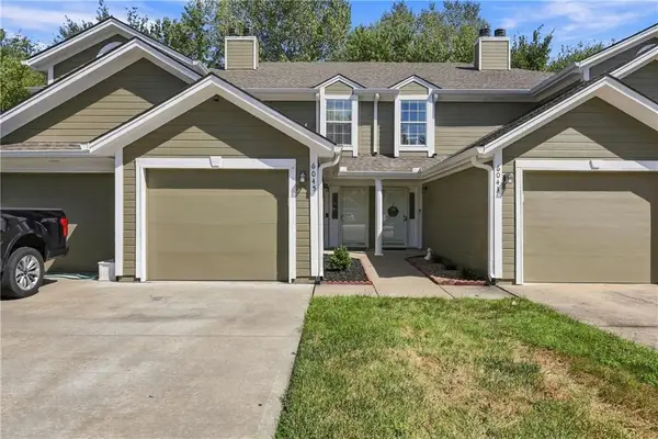 6045 NE Moonstone Drive, Lee's Summit, MO 64064
