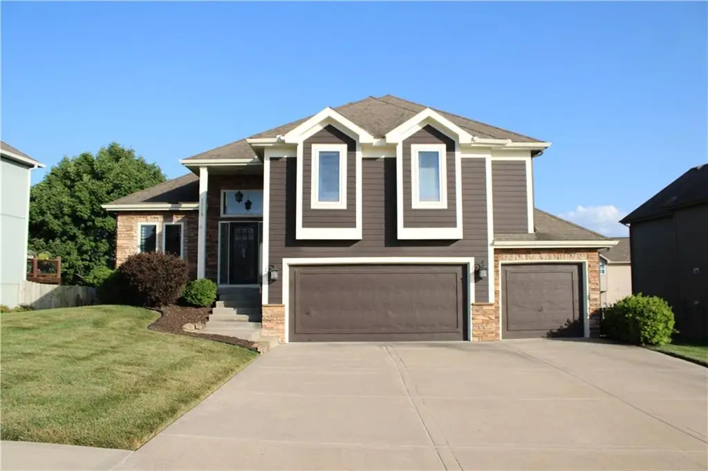 11119 N Madison Avenue, Kansas City, MO 64155 - #1