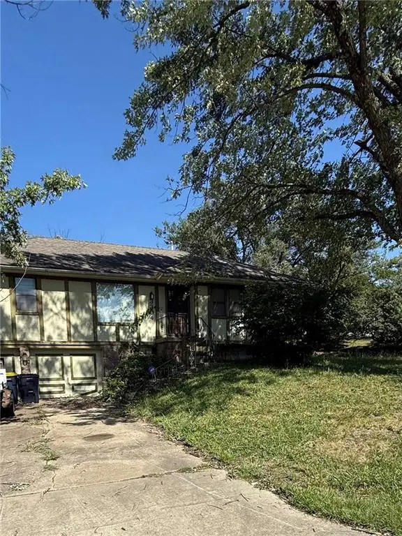 3304 Southern Hills Drive, Kansas City, MO 64137 - #1