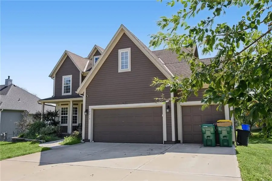 12213 Clubhouse Drive, Kansas City, KS 66109 - #2