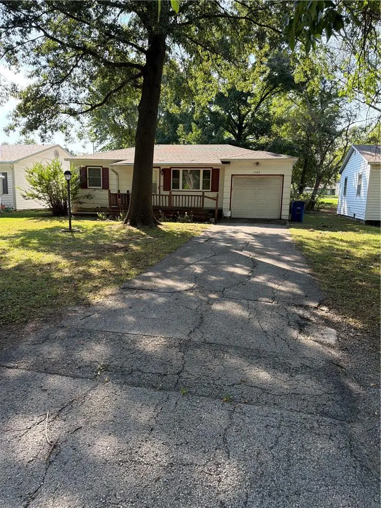 1509 S Ashby Avenue, Chanute, KS 66720 - #1