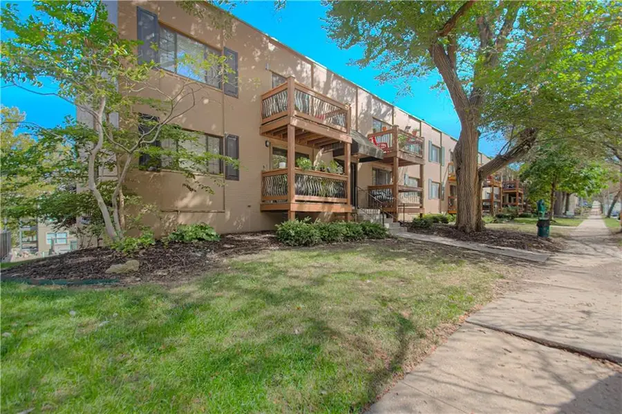 4529 Holly Street #102, Kansas City, MO 64111 - #2