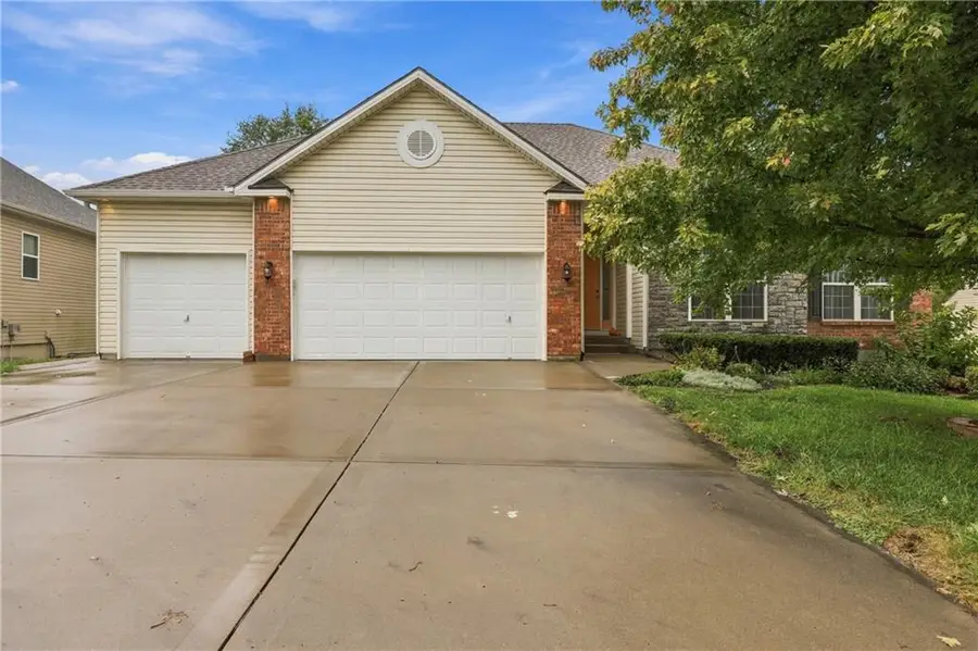 10108 N Willow Avenue, Kansas City, MO 64157 - #2