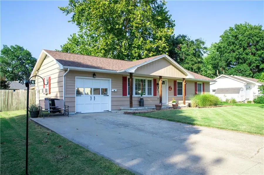 505 South Drive, Marshall, MO 65340 - #2