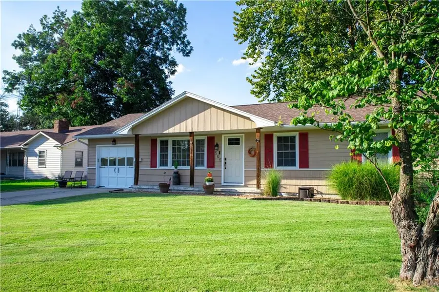 505 South Drive, Marshall, MO 65340 - #3