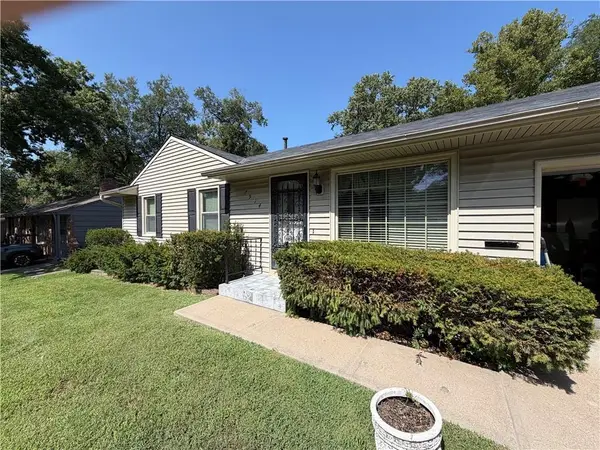 7914 W 86th Street, Overland Park, KS 66212
