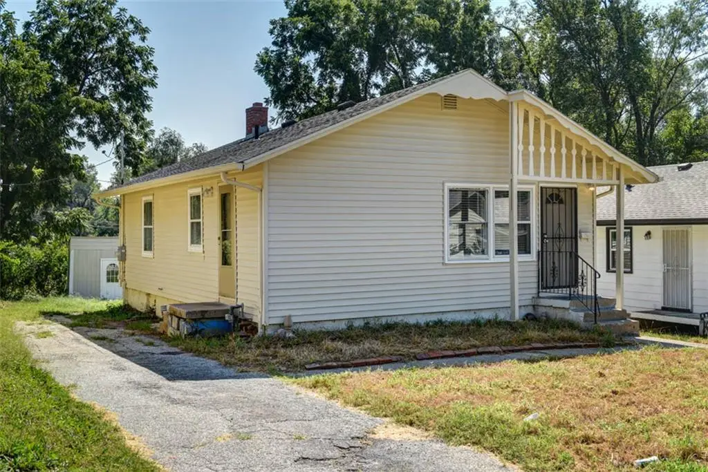 4517 Lawn Avenue, Kansas City, MO 64130 - #1