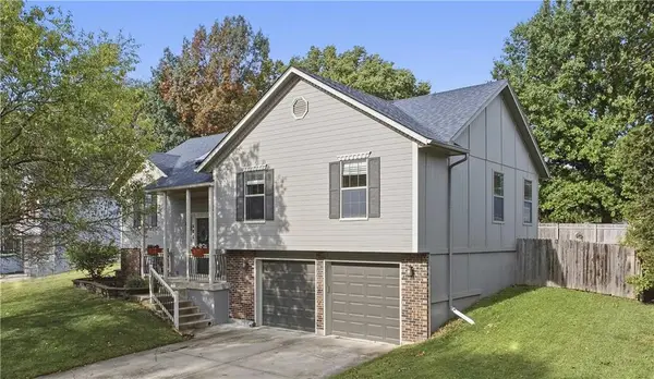 608 SE Pendleton Drive, Lee's Summit, MO 64063