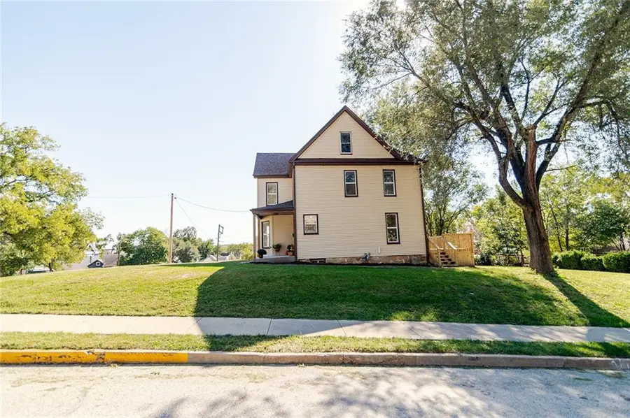 525 N 7th Street, Atchison, KS 66002 - #3