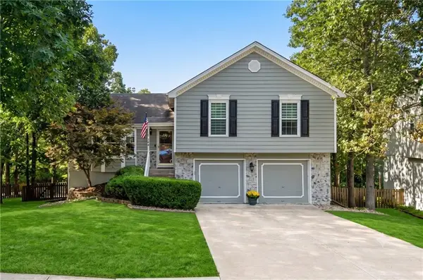 144 NW Whitlock Drive, Lee's Summit, MO 64081
