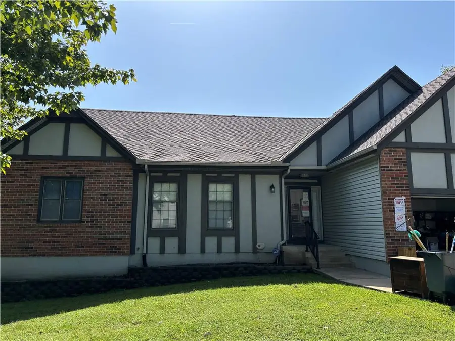 11219 Lakeview Drive, Kansas City, KS 66109 - #2