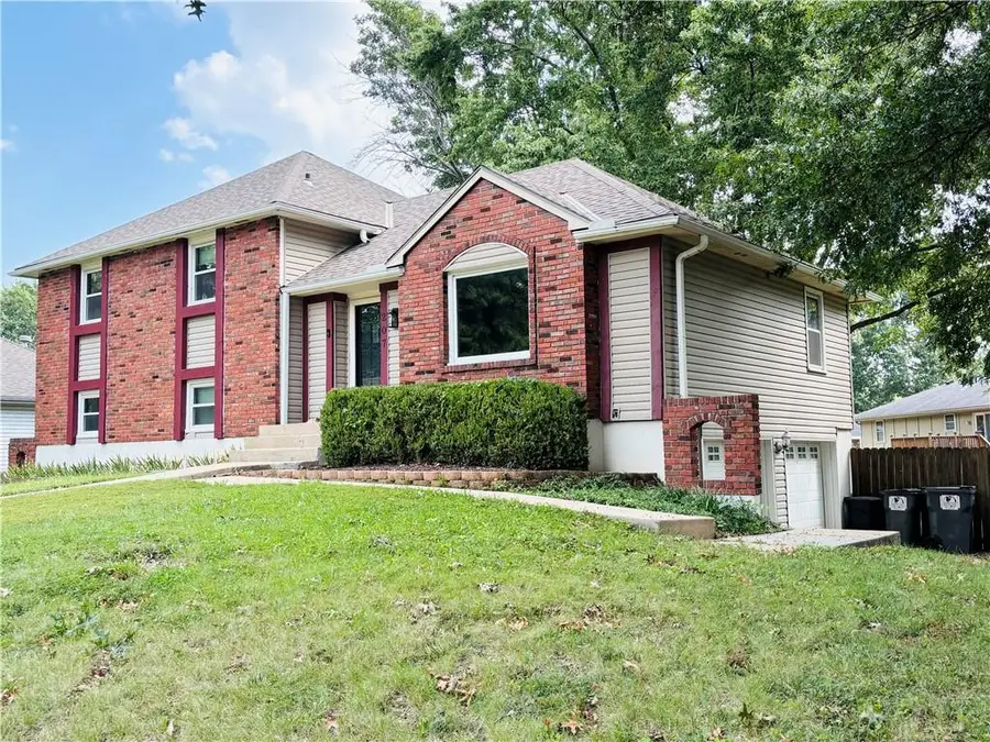 207 SE Claremont Street, Lees Summit, MO 64063 - #2