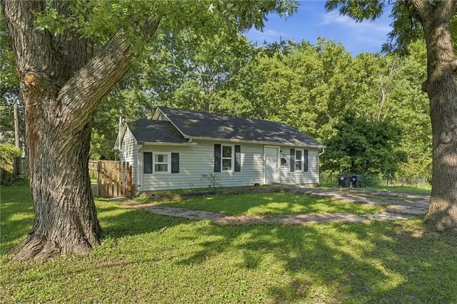 815 Pine Street, Pleasant Hill, MO 64080 - #3