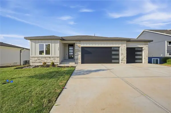 1226 Larkspur Place, Raymore, MO 64083