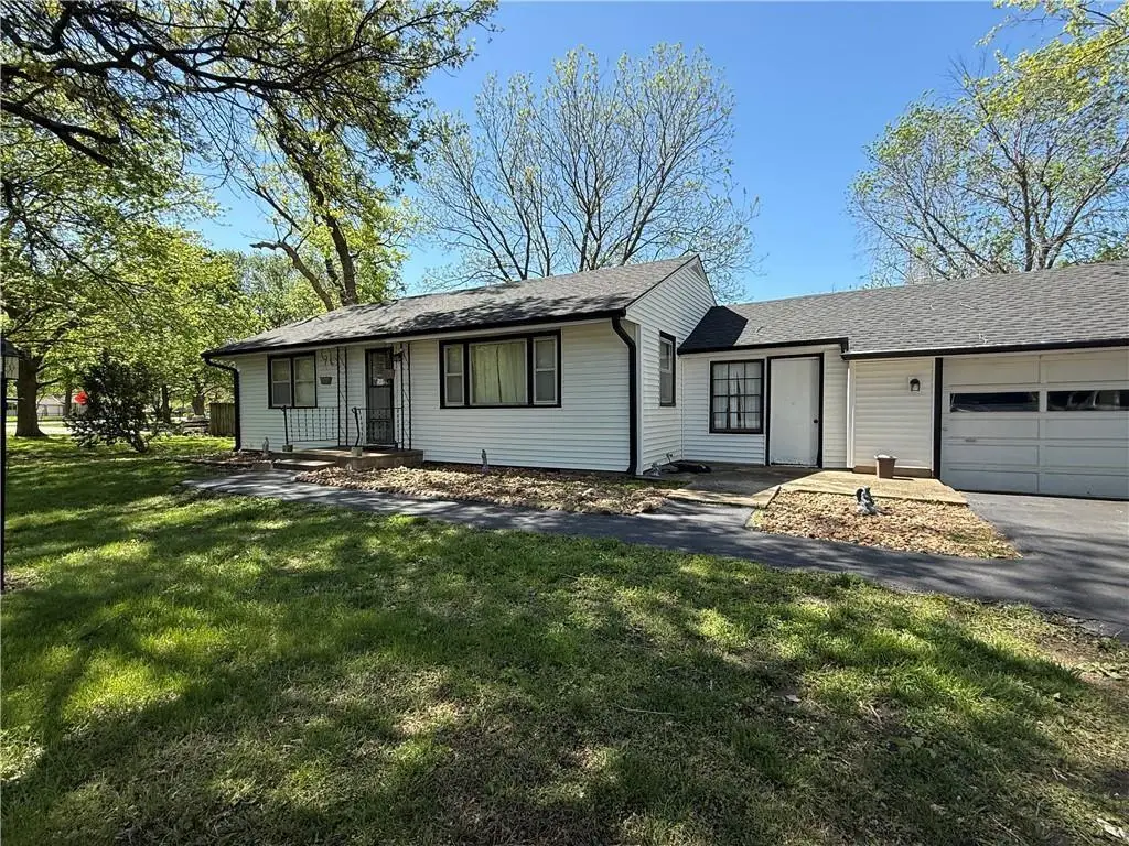 412 NW Donovan Road, Lees Summit, MO 64063 - #1