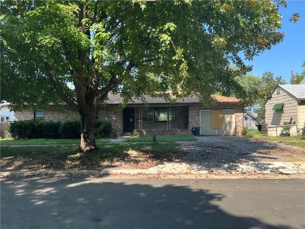 215 W 2nd Avenue, Garnett, KS 66032 - #1