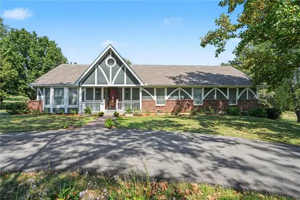 2806 E 215th Street, Belton, MO 64012