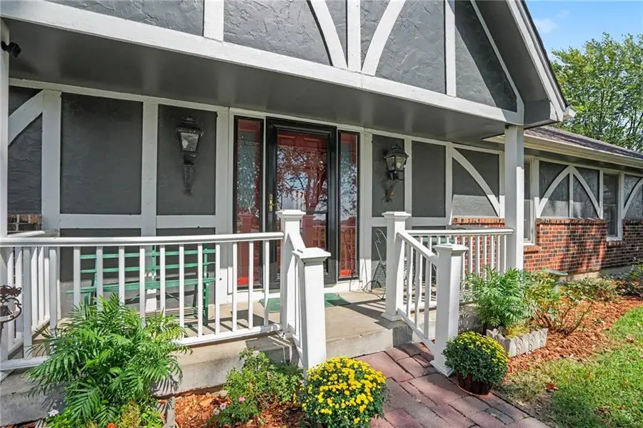 2806 E 215th Street, Belton, MO 64012 - #3