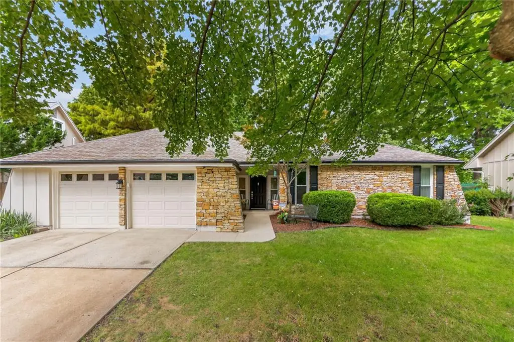 1104 NE Oak Tree Drive, Lees Summit, MO 64086 - #1