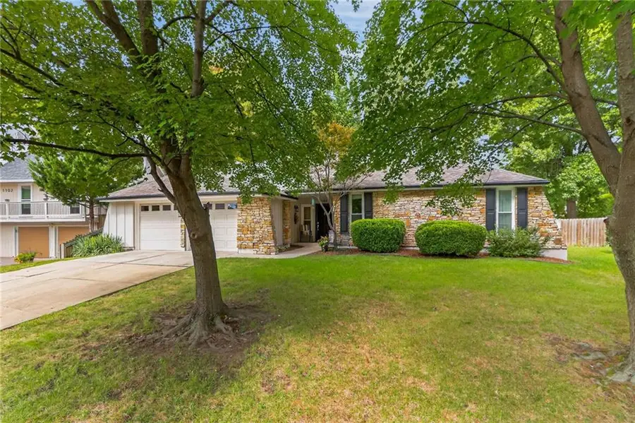 1104 NE Oak Tree Drive, Lees Summit, MO 64086 - #2