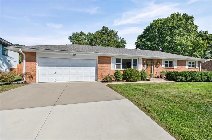 705 Quincy Boulevard, Smithville, MO 64089 - #2
