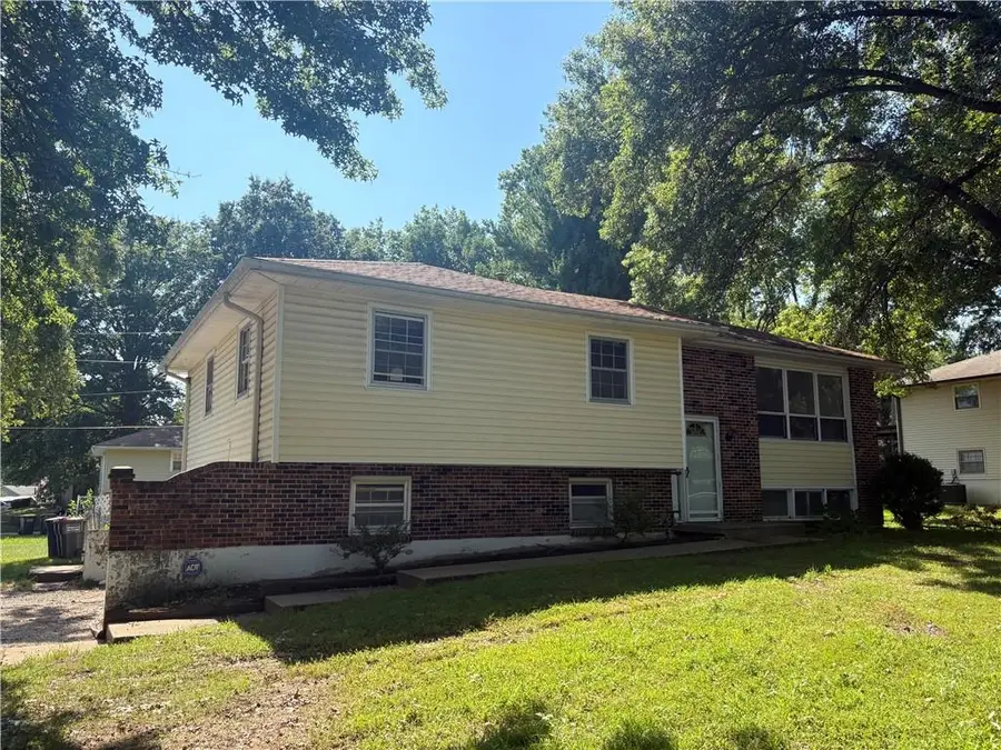 207 E 10th Street, Kearney, MO 6406 - #2