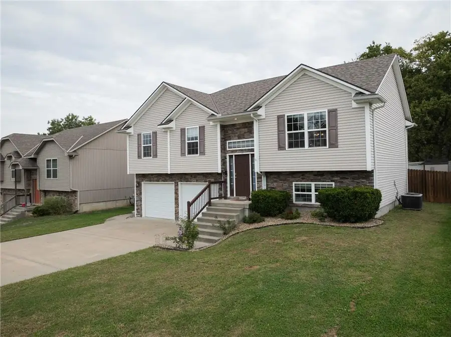 605 Oakmont Drive, Warrensburg, MO 64093 - #3