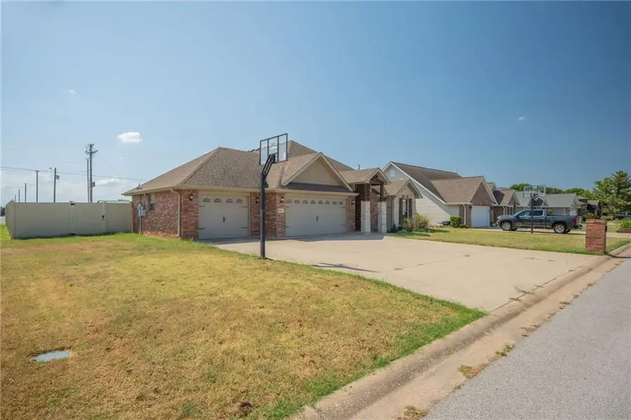 3017 Fairway Circle, Neosho, MO 64850 - #2