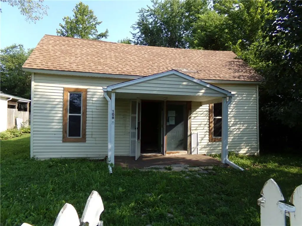 106 W 4th Street, Henrietta, MO 64036 - #1