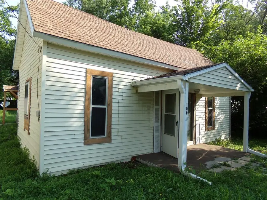 106 W 4th Street, Henrietta, MO 64036 - #2