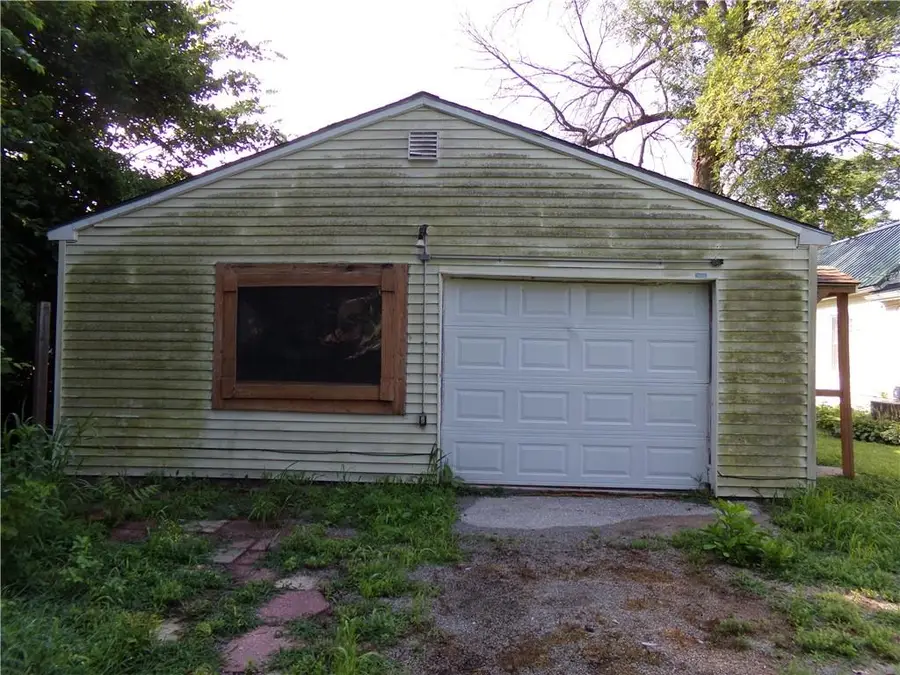106 W 4th Street, Henrietta, MO 64036 - #3