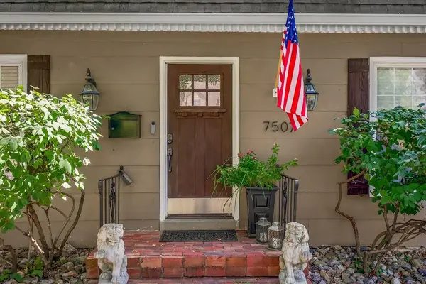 7507 Walnut Street, Kansas City, MO 64114