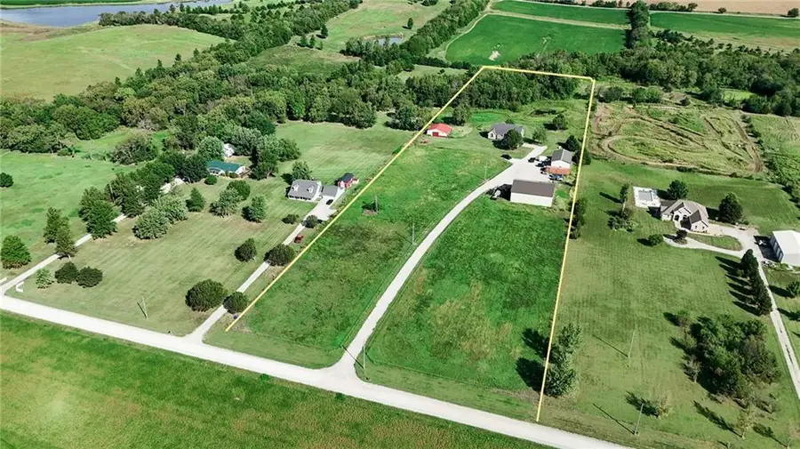 2064 N 900 Road, Eudora, KS 66025 - #2