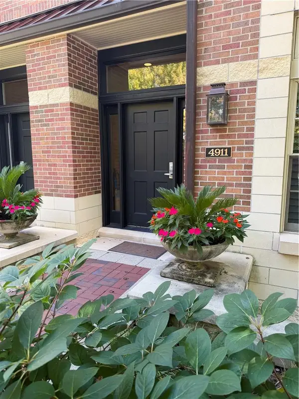 4911 Wyandotte Street, Kansas City, MO 64112