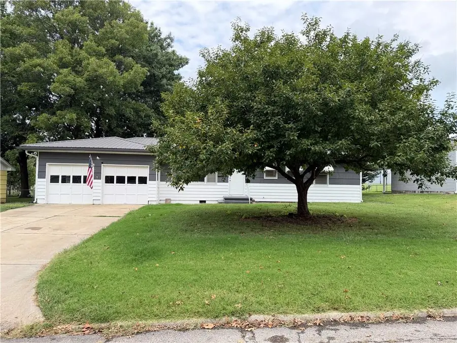 237 Kaw Avenue, Garnett, KS 66032 - #3
