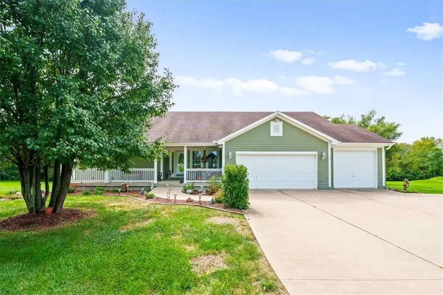 7401 155 Street E, Belton, MO 64012 - #3