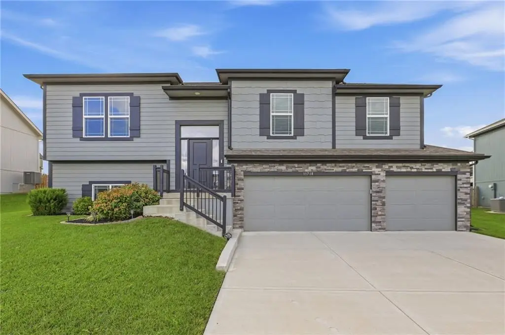 11718 N Manning Avenue, Kansas City, MO 64157 - #1