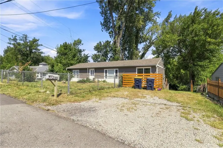 8804 E 47th Street, Kansas City, MO 64129 - #2