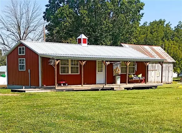 7799 3rd Street, Higginsville, MO 64037